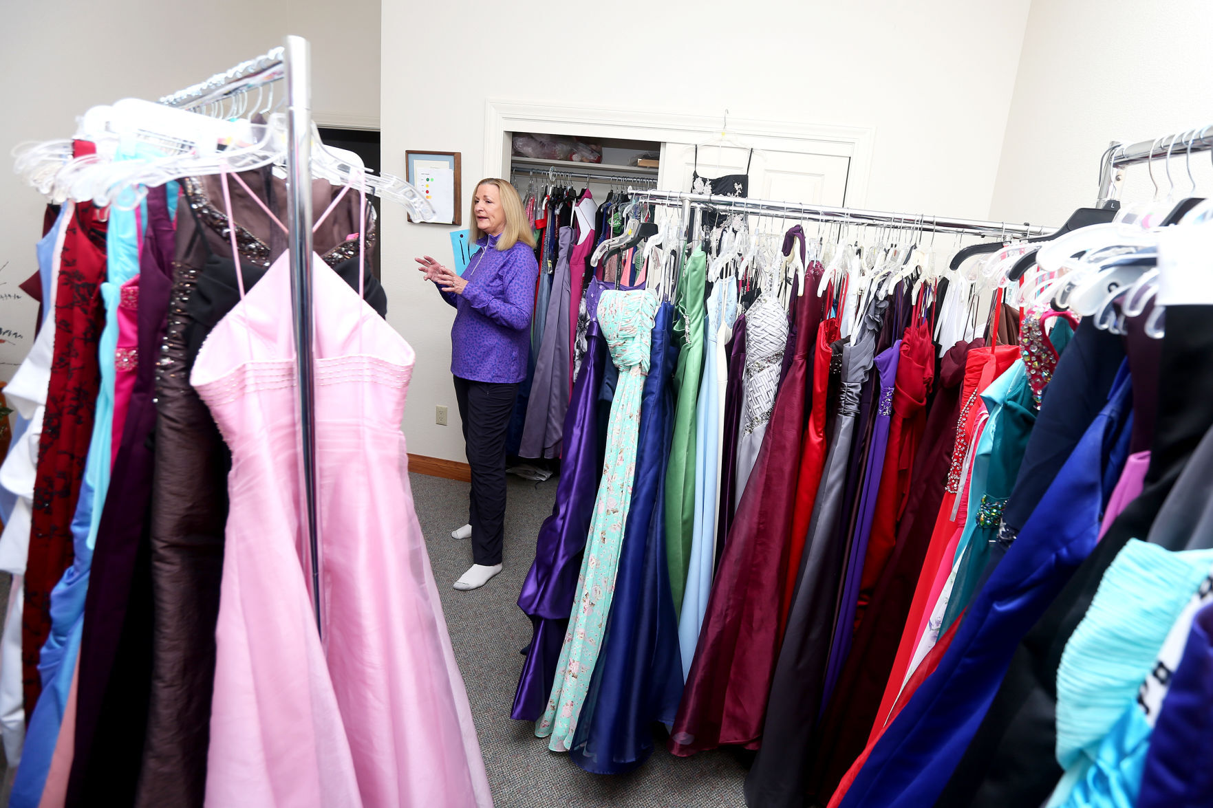 20210429-news-prom-mc-5.JPG
